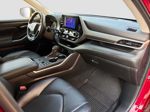 Used 2023 Toyota Highlander XLE image 15