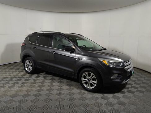 Used 2018 Ford Escape SE w/ Ford Safe & Smart Package FWD image 11