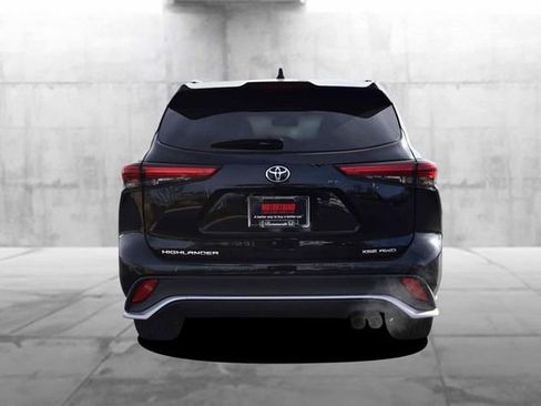 Used 2021 Toyota Highlander XSE image 6