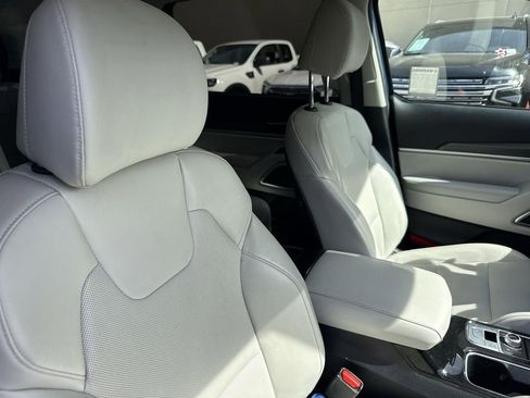 Used 2023 Kia Telluride S image 27