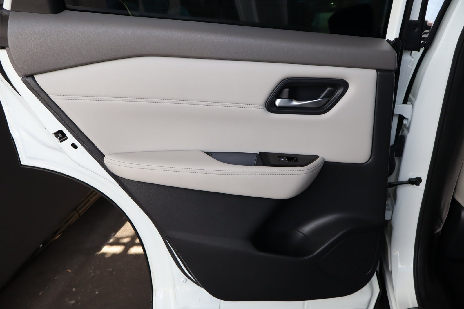 Used 2022 Nissan Rogue SL FWD image 38