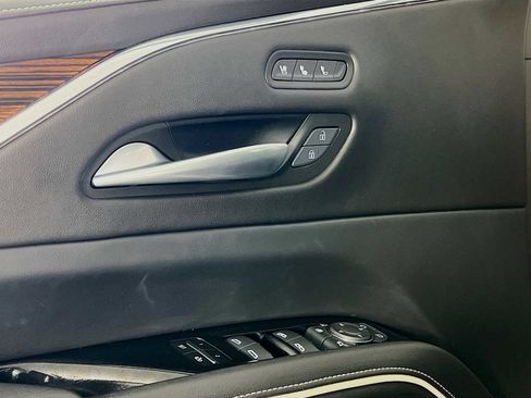 Used 2023 Cadillac Escalade Premium Luxury image 18