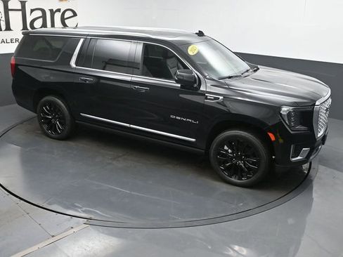 Used 2023 GMC Yukon XL Denali AWD/4WD image 37