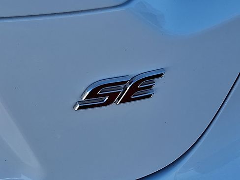 Used 2025 Toyota Corolla SE image 32