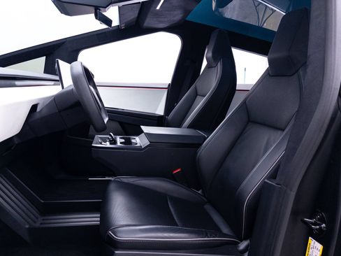 Used 2024 Tesla Cybertruck AWD Crew Cab image 20