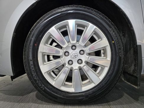 Used 2017 Toyota Sienna XLE w/ XLE Navigation Package image 23