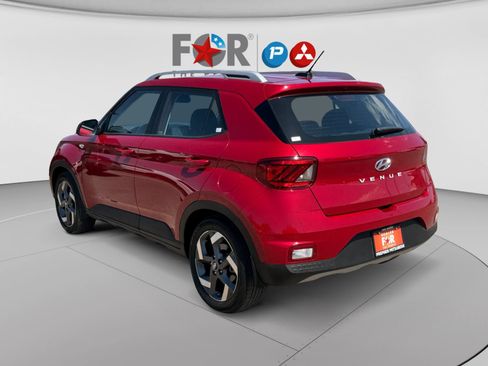 Used 2023 Hyundai Venue SEL FWD image 3