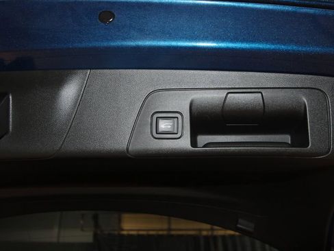 Used 2023 Buick Envision Avenir AWD/4WD image 38