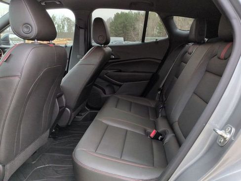 Used 2025 Chevrolet Trax RS w/ Sunroof Package image 13