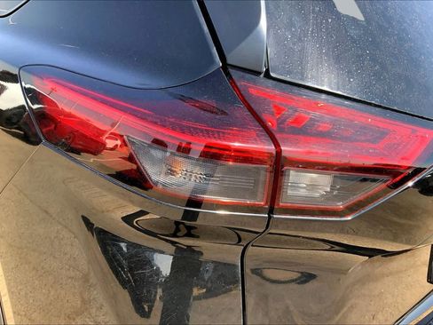 Used 2024 Nissan Rogue SV FWD image 31