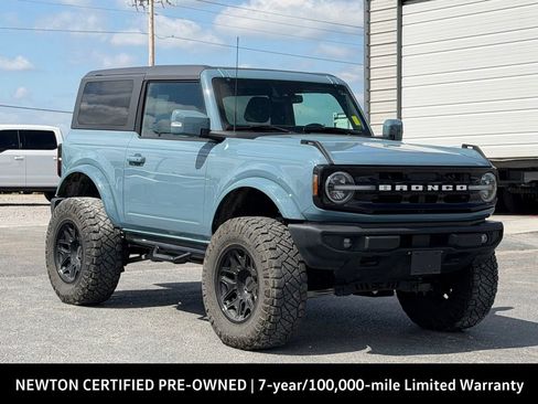 Used 2023 Ford Bronco Outer Banks AWD/4WD image 2