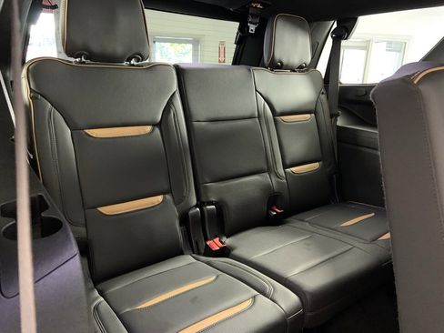 Used 2024 GMC Yukon AT4 w/ Technology Package image 21