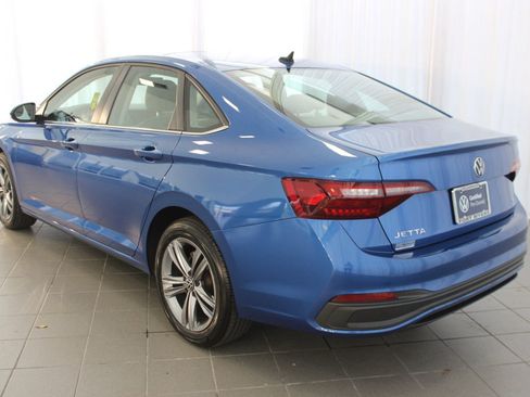 Used 2022 Volkswagen Jetta SE image 3