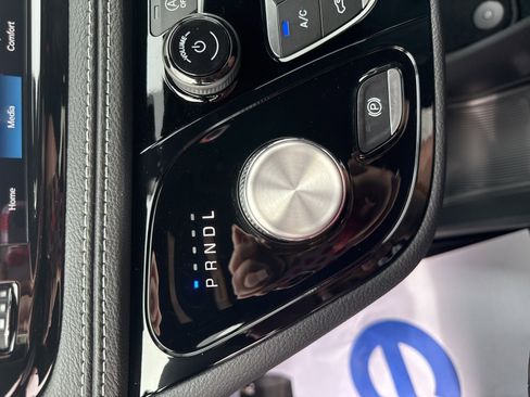 New 2026 Chrysler Pacifica Select image 16