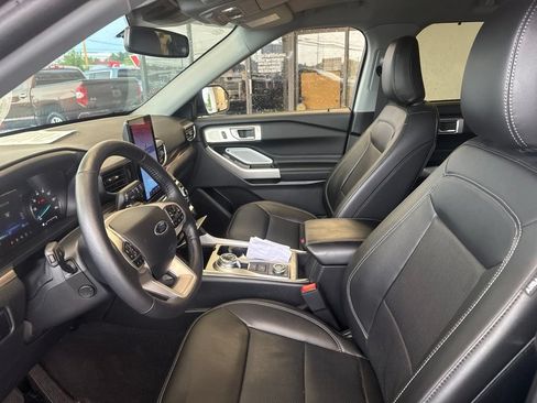 Used 2024 Ford Explorer Limited w/ Limited Technology Package AWD/4WD image 14