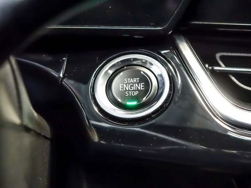 Used 2025 Chevrolet Trax RS w/ Sunroof Package FWD image 21