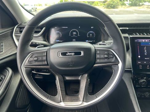 Used 2024 Jeep Grand Cherokee L Limited w/ Luxury Tech Group II AWD/4WD image 11