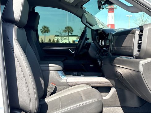 Used 2024 Chevrolet Silverado 3500 LTZ w/ LTZ Premium Package image 7