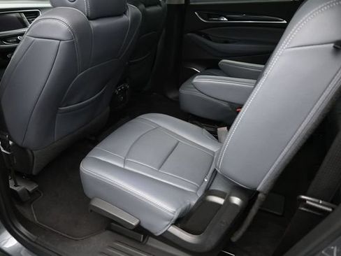Used 2019 Buick Enclave Essence FWD image 14