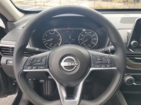 Used 2024 Nissan Altima 2.5 SV image 10