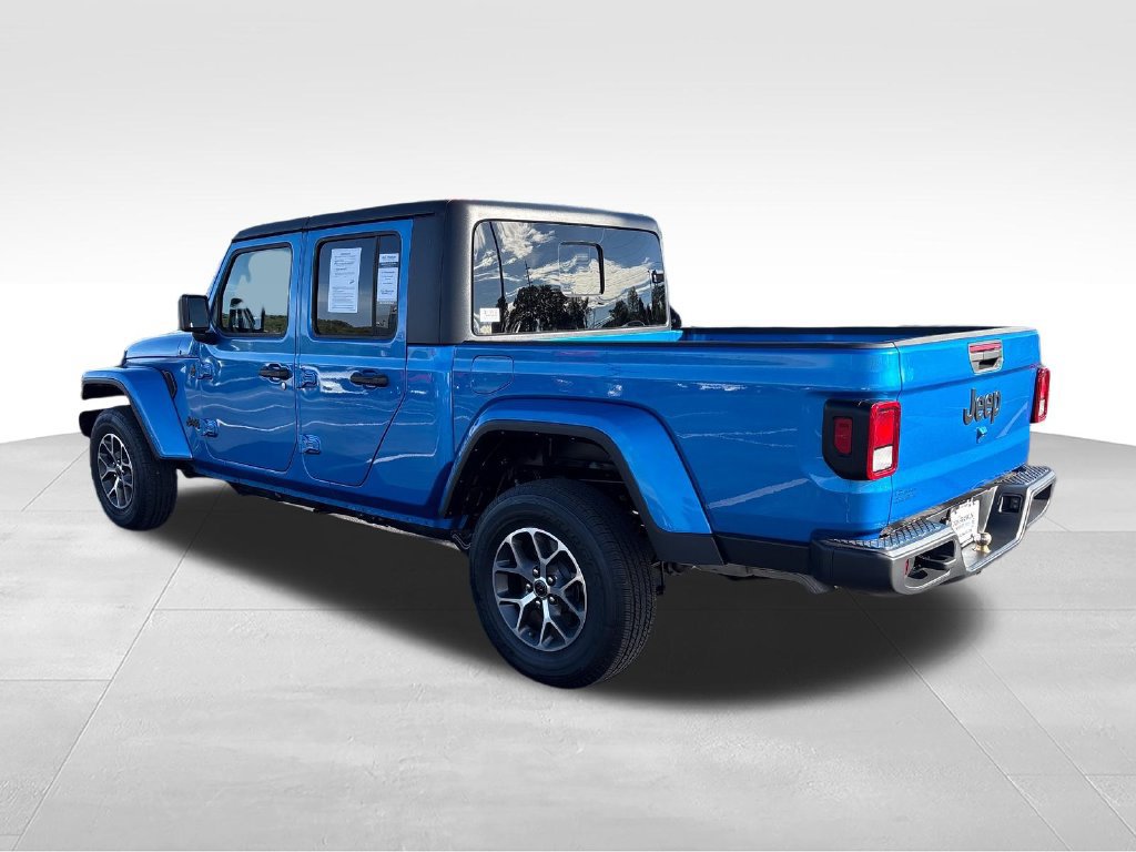 Used 2024 Jeep Gladiator Sport AWD/4WD image 3