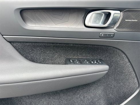 Certified 2023 Volvo C40 P8 Recharge Ultimate image 10