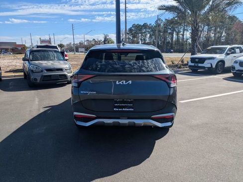 Used 2023 Kia Sportage EX image 4