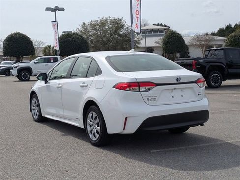 Used 2025 Toyota Corolla LE image 5