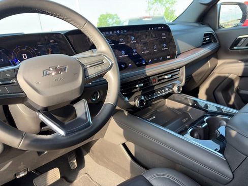 Used 2025 Chevrolet Suburban Z71 AWD/4WD image 20