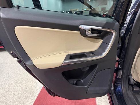 Used 2016 Volvo XC60 T5 Platinum FWD image 19