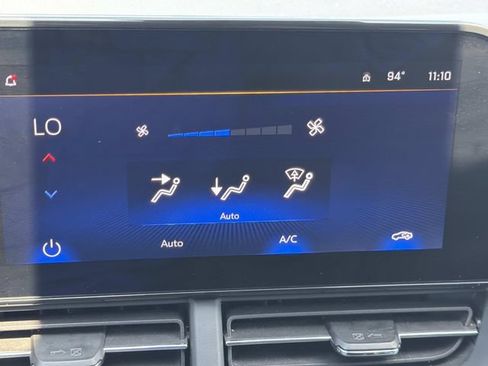 Used 2025 Chevrolet Trax LT FWD image 29