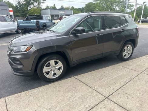 Used 2022 Jeep Compass Latitude w/ Convenience Group FWD image 5
