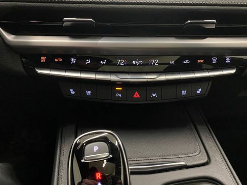 Used 2025 Cadillac XT4 Premium Luxury w/ Technology Package AWD/4WD image 20