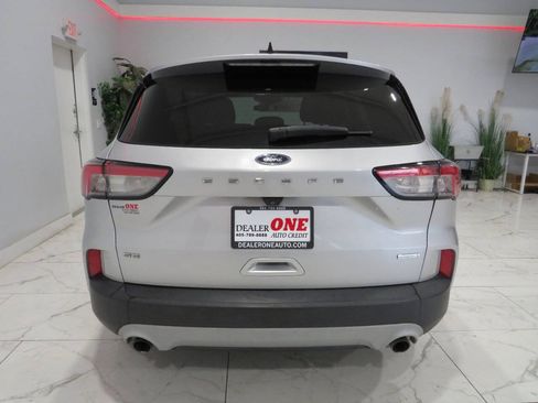 Used 2020 Ford Escape SE FWD image 4