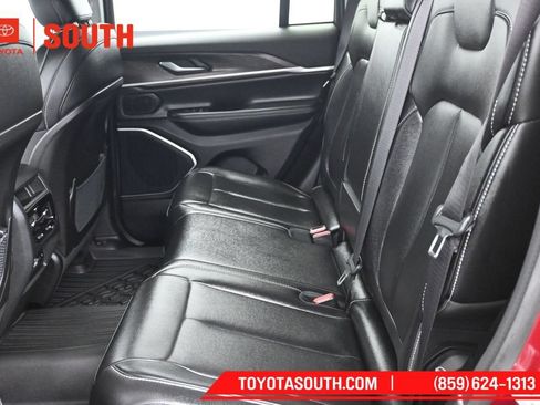 Used 2023 Jeep Grand Cherokee Limited AWD/4WD image 10
