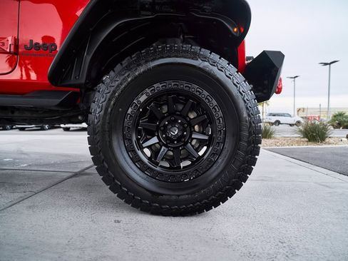 Used 2021 Jeep Gladiator Sport image 13