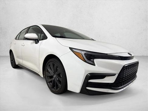 Used 2026 Toyota Corolla SE FWD image 1