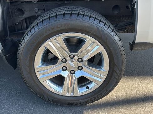 Used 2018 Chevrolet Silverado 1500 Custom w/ Custom Value Package AWD/4WD image 9