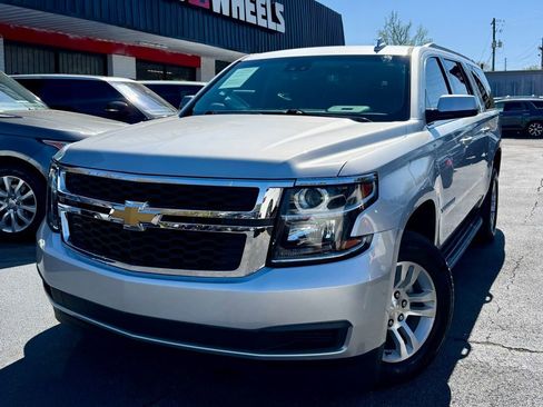 Used 2019 Chevrolet Suburban LT image 1