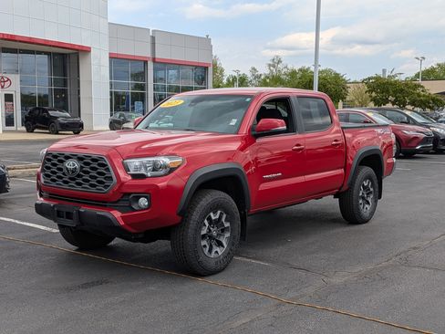 Certified 2023 Toyota Tacoma TRD Off-Road AWD/4WD image 4