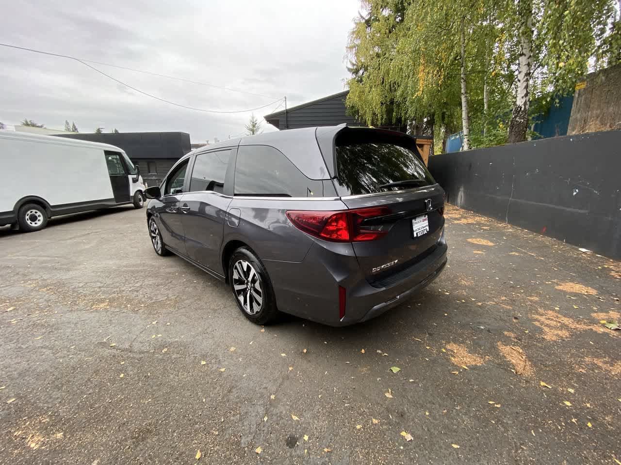 Used 2025 Honda Odyssey EX-L image 4