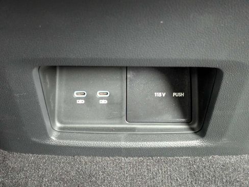 Certified 2024 Volkswagen Atlas Cross Sport SE FWD image 18