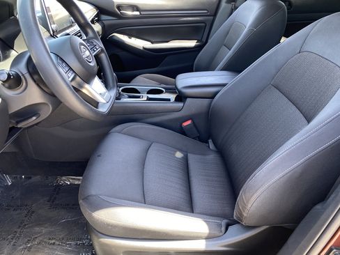 Used 2024 Nissan Altima 2.5 SV FWD image 16