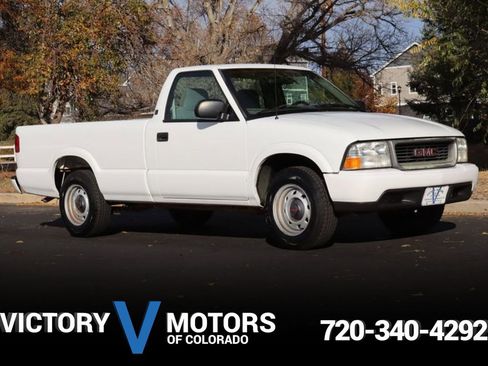 Used 2000 GMC Sonoma SL w/ Cold-Climate Pkg image 1