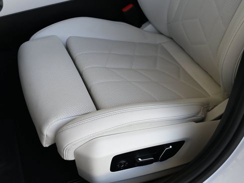 Certified 2024 BMW 530i w/ Premium Package RWD image 25