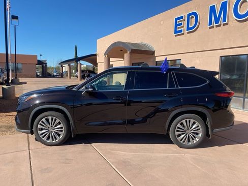 Used 2022 Toyota Highlander Platinum image 5