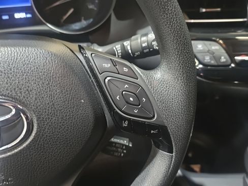 Used 2019 Toyota C-HR LE FWD image 27