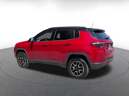 Used 2025 Jeep Compass Trailhawk AWD/4WD image 9