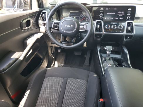 Used 2022 Kia Sorento LX image 15