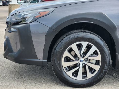 Used 2025 Subaru Outback Premium w/ Popular Package #1 AWD/4WD image 9